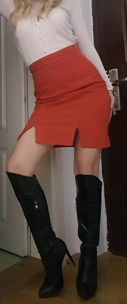 I'm preparing for the new school year, boots in the first class?