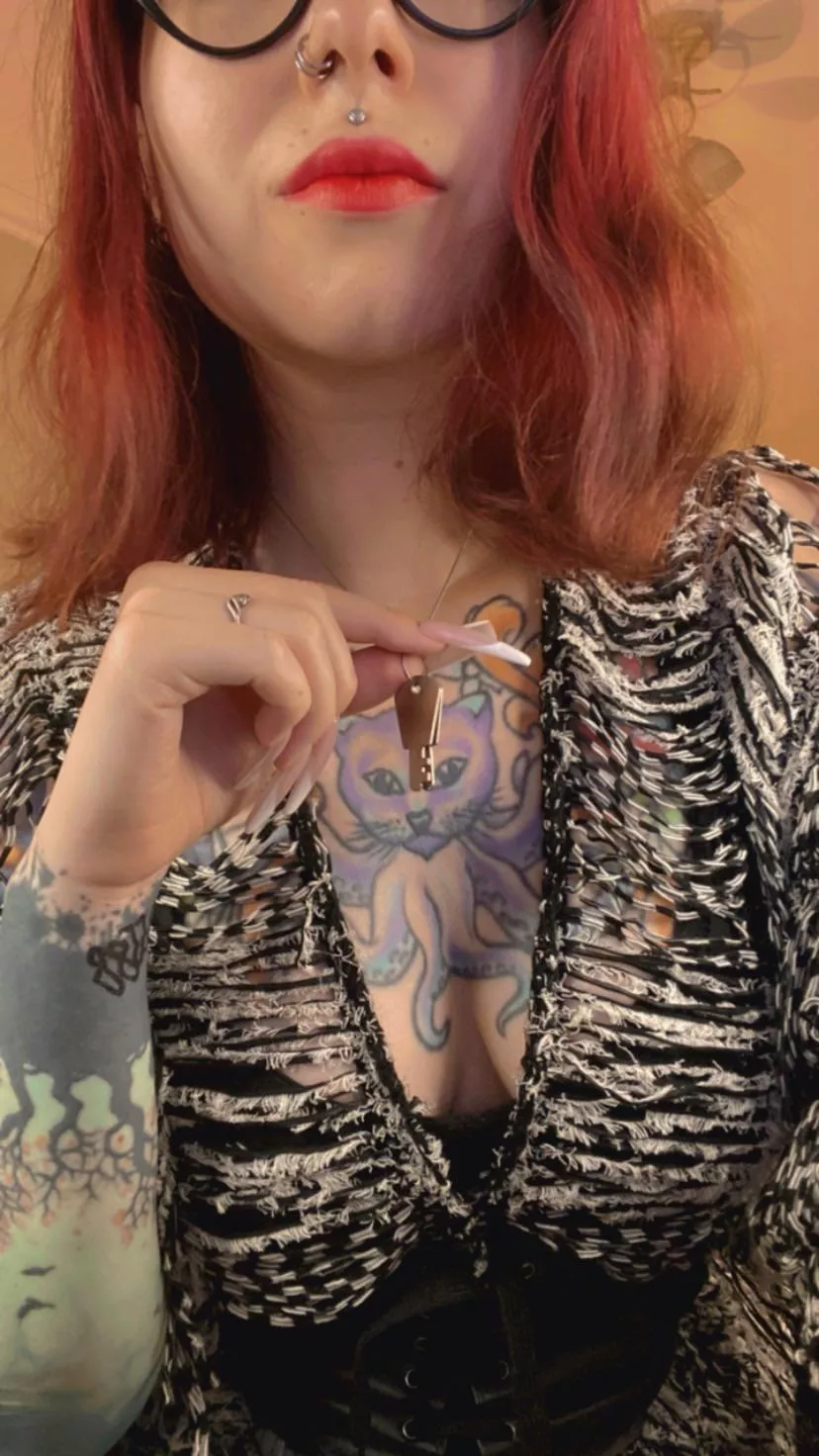 Let’s lock you https://m.chaturbate.com/amanita__pantherina/