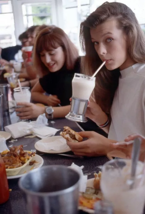 Milla Jovovich - Having a Shake in 1987