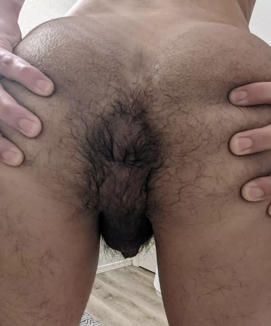 Nah man I'm not doing anything important. Cum on in 🐽