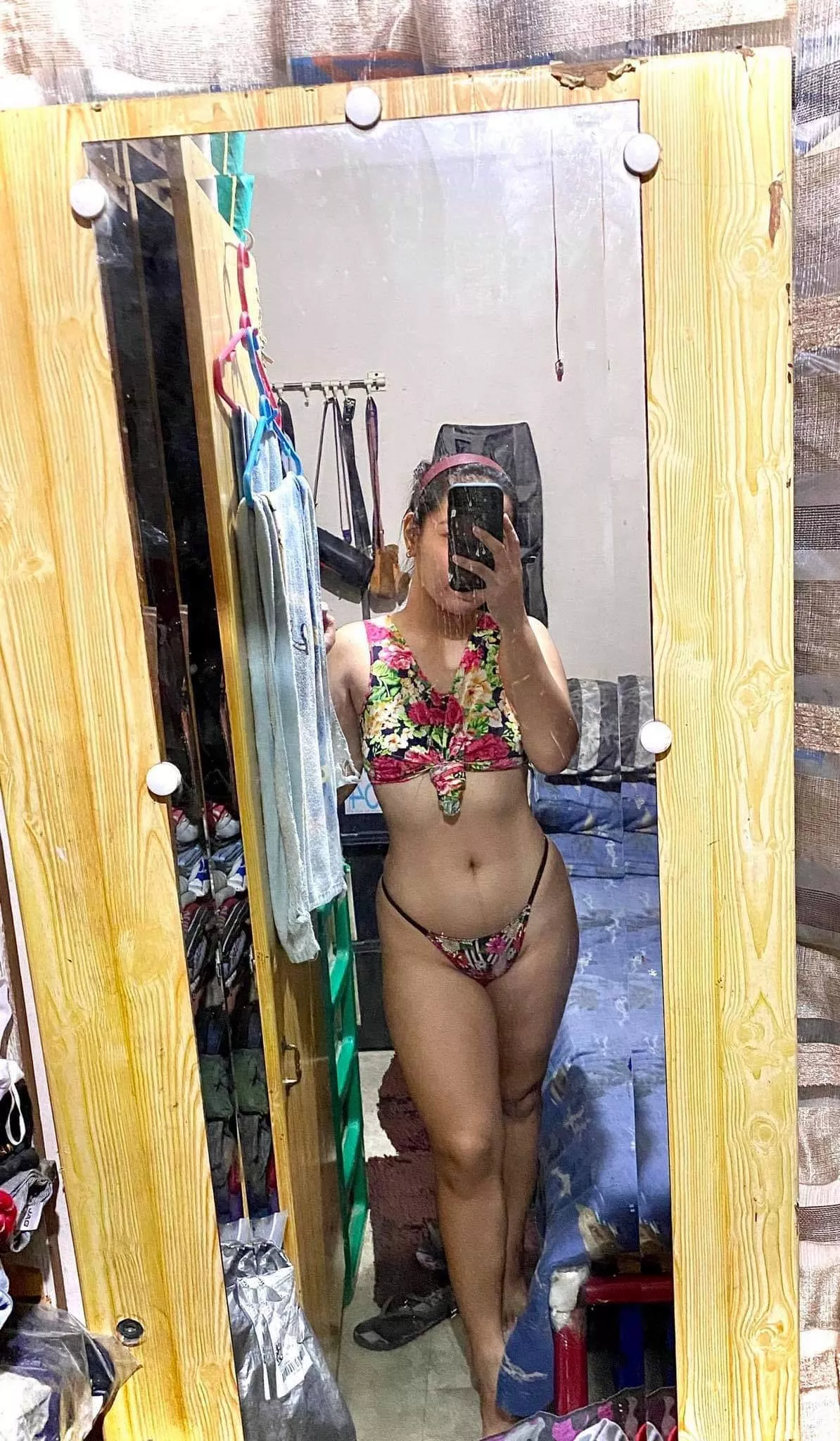 stick out you're tongue and start lick me