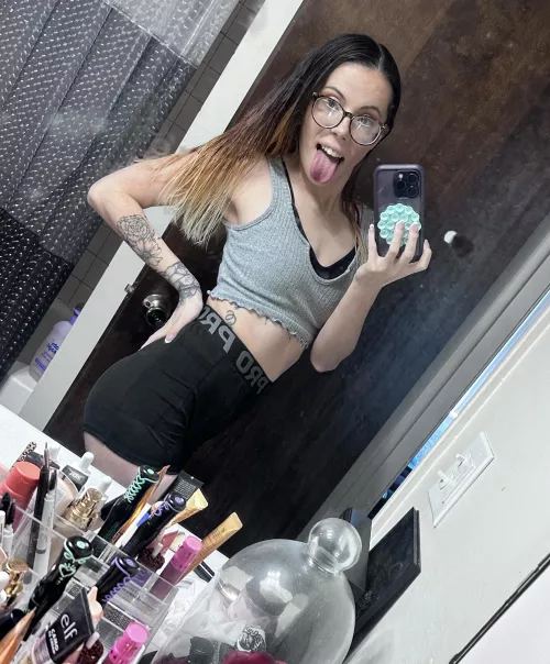 Thirsty Thursday! Go give me a follow @nicholebaby96