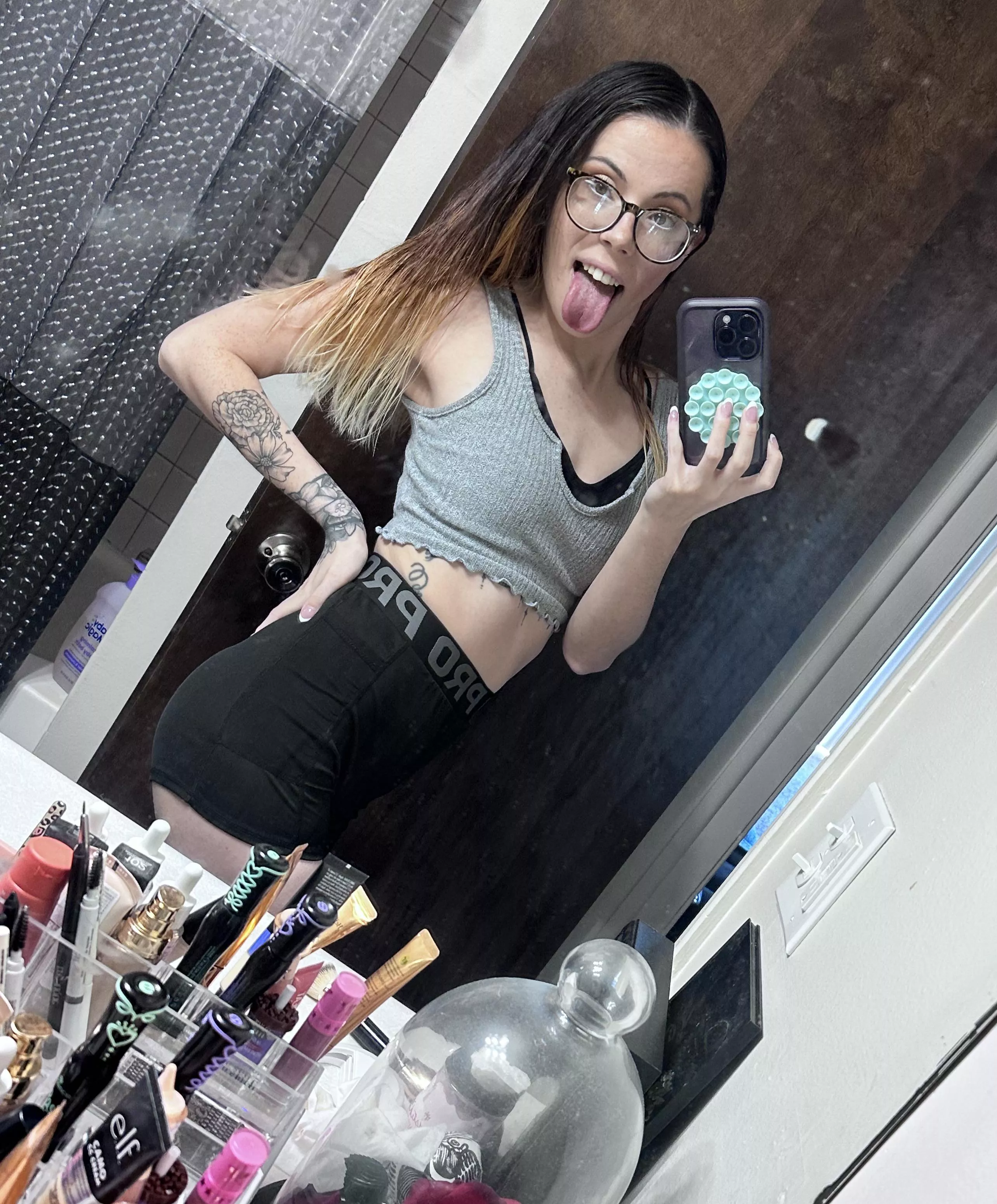 Thirsty Thursday! Go give me a follow @nicholebaby96