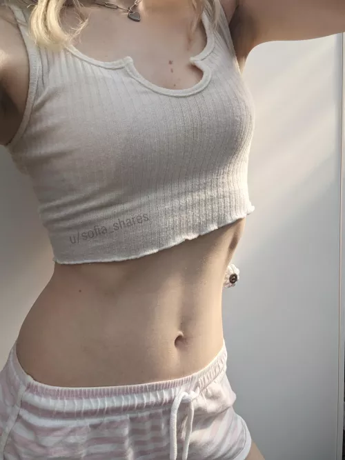 Thought the evening light made this one look cute! 💋 [F]