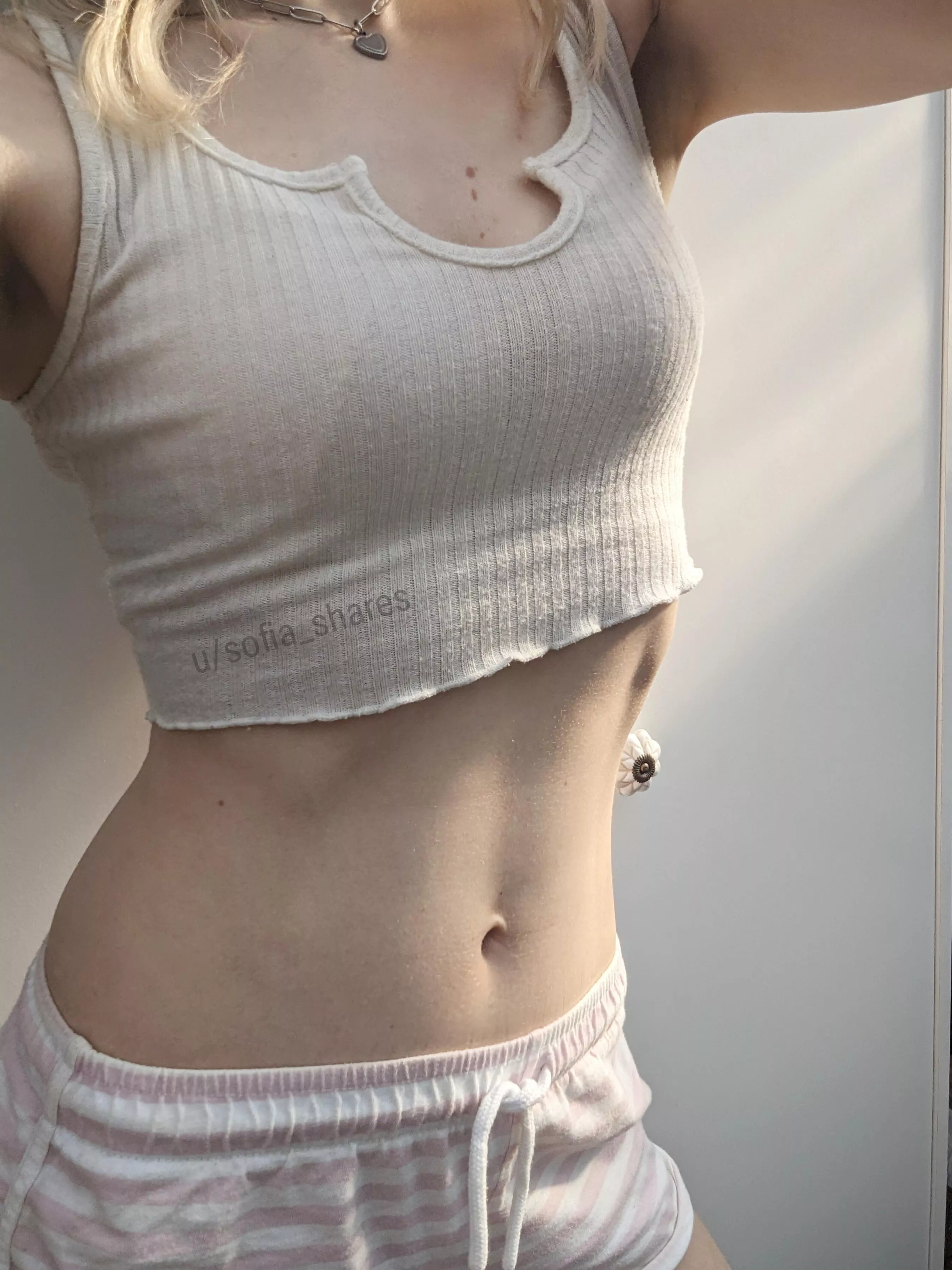 Thought the evening light made this one look cute! 💋 [F]