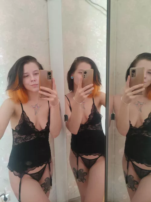 What could be better than selfies in the mirror