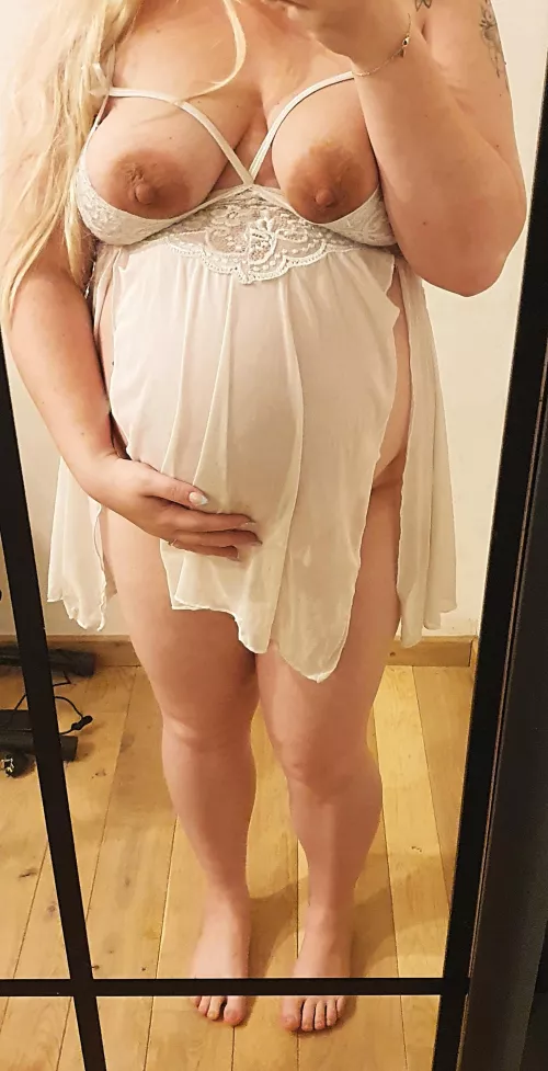 Who love naughty pregnant wife? 🥰