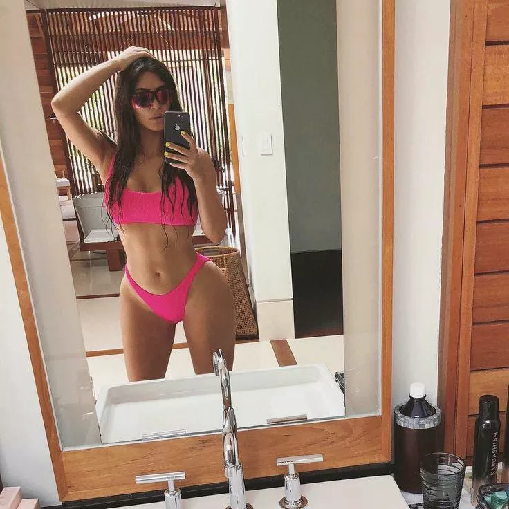 Who wants to get bi for this goddess