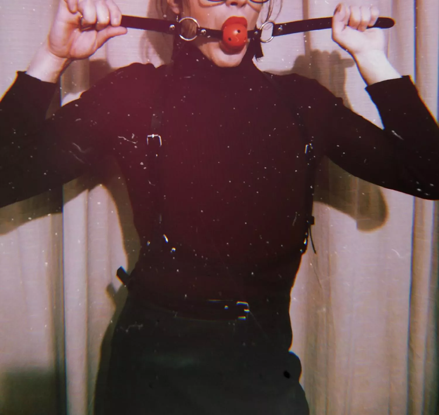 Won't you see that a lady has to get gagged on her own? Would you mind lending a hand?