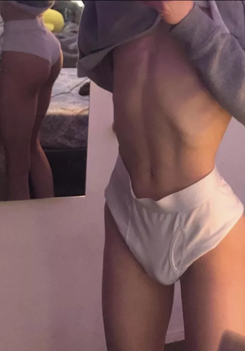 18M bttm looking for muscular dom or chavs:)