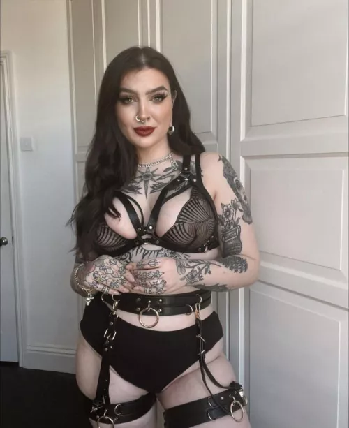 [F] looking for someone here