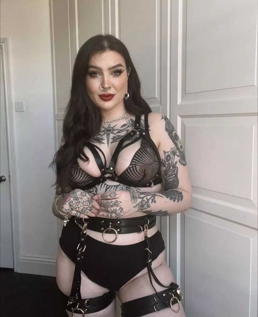 [F] looking for someone here