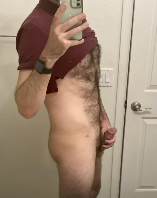 Hairy daddy, ready for a good boy to service me.