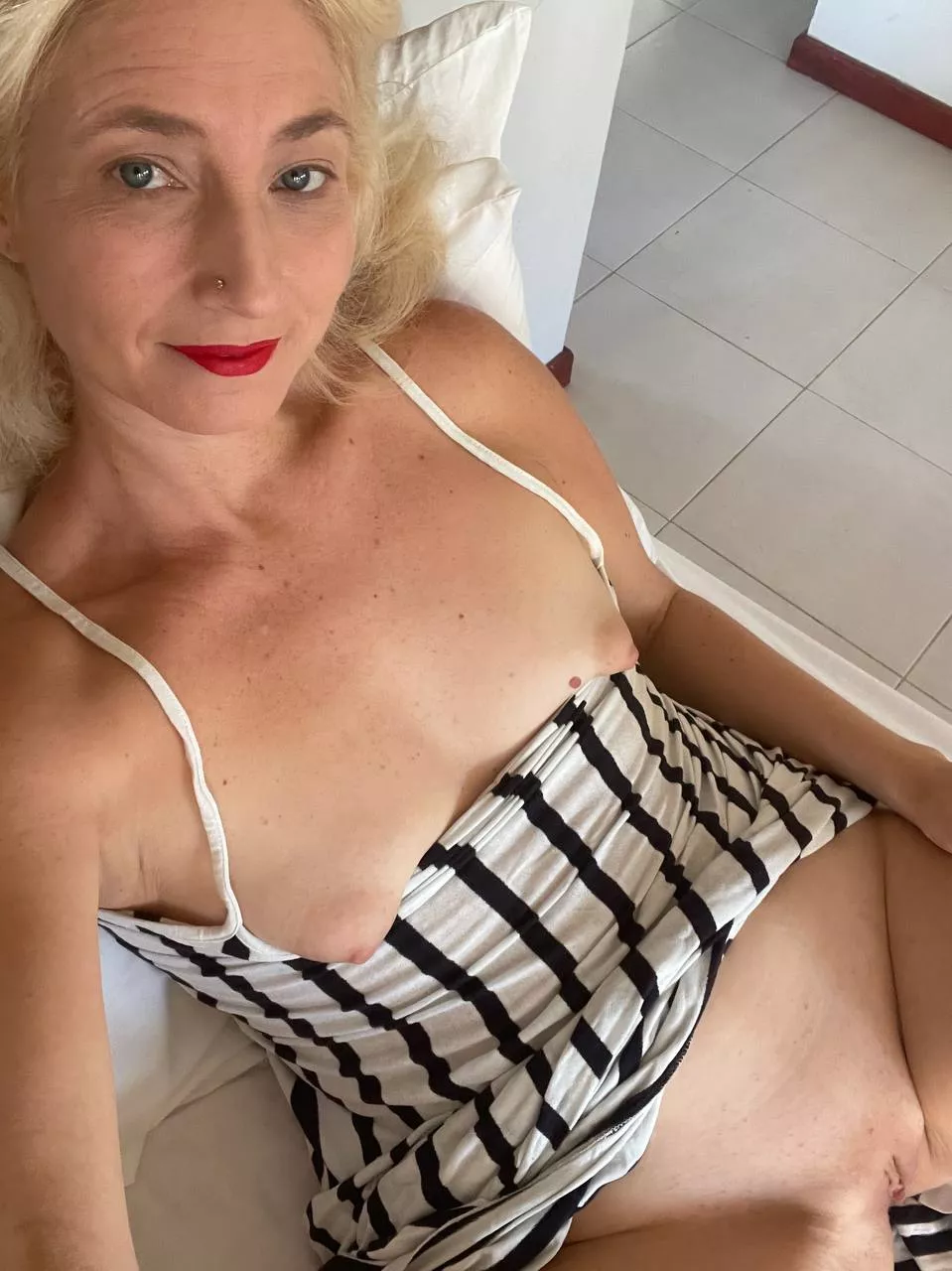 Hello to all MILF lovers!