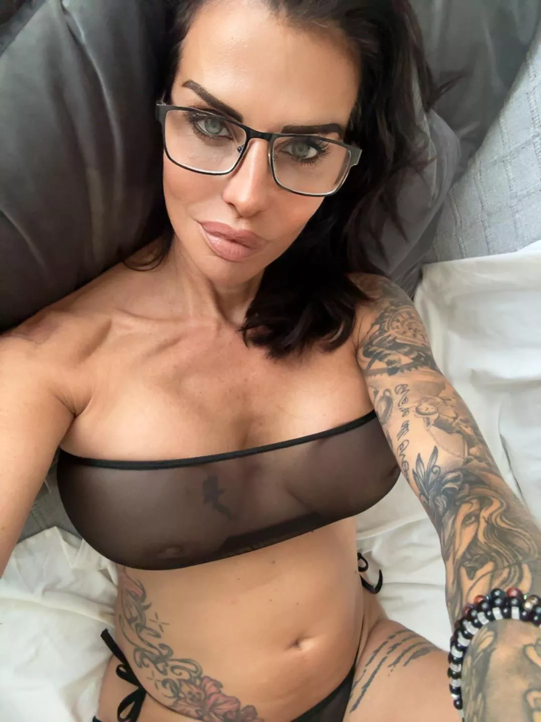 Hot mom whilst the kids are at summer school …