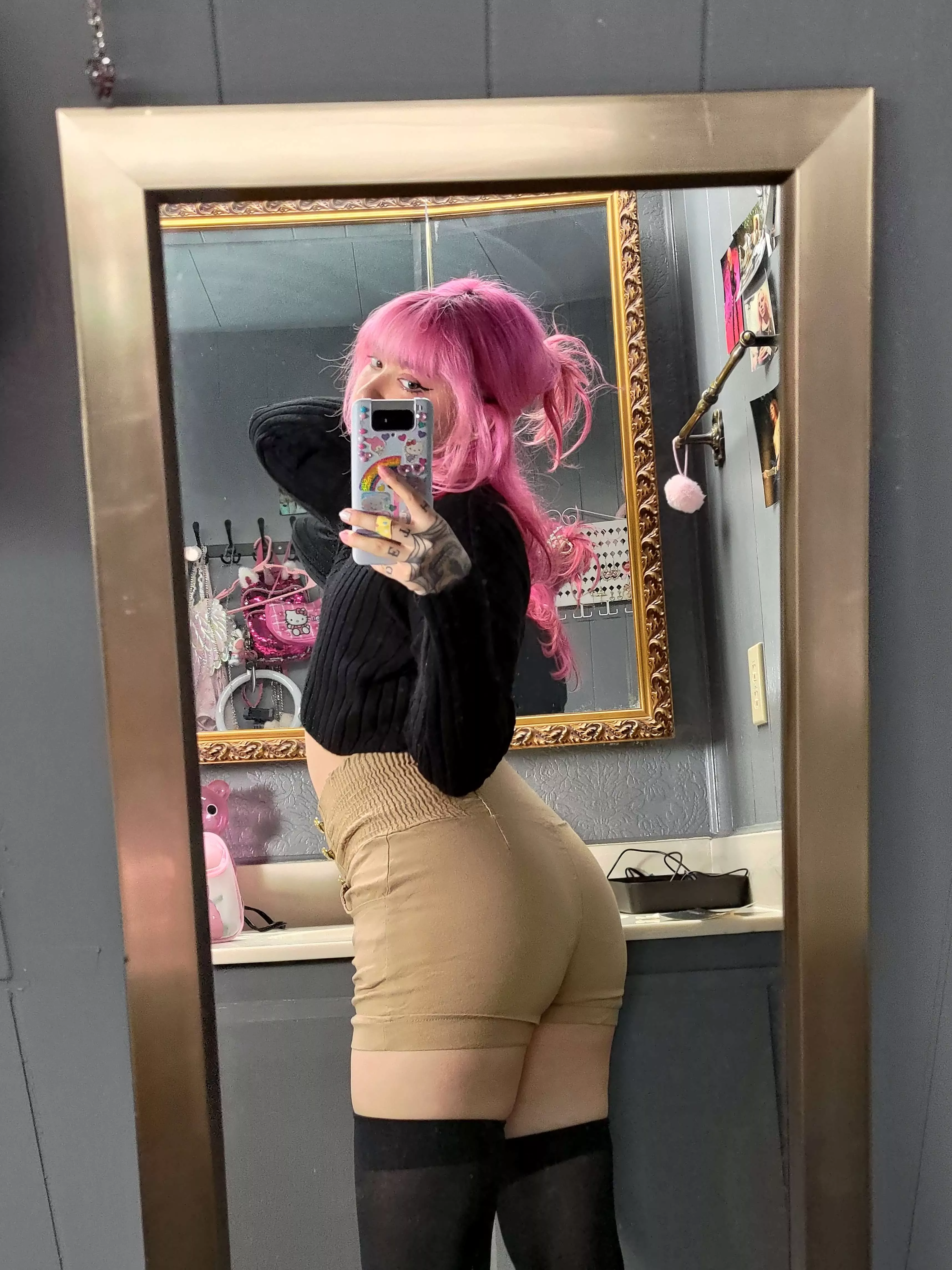 How does the oufit look?