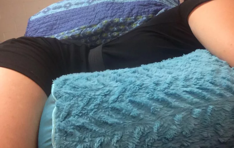 I could definitely use a cuddle buddy rn (f)