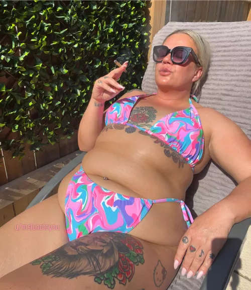 I don’t mind if you spy on me while I tan 😏