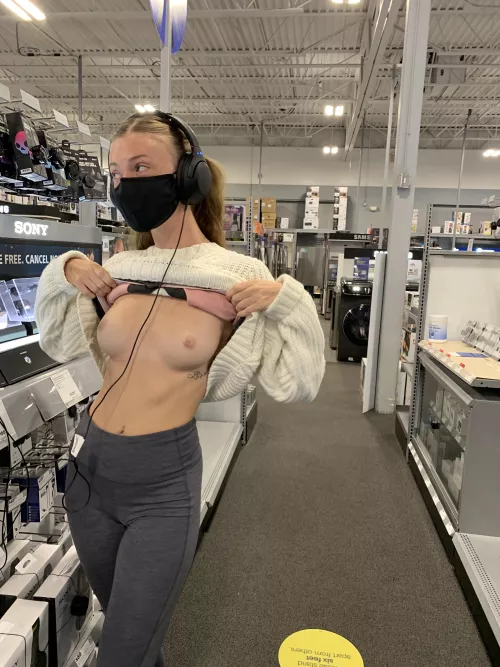 I hope the geek squad likes titties