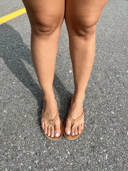 I love my toes 🤭🤍💦