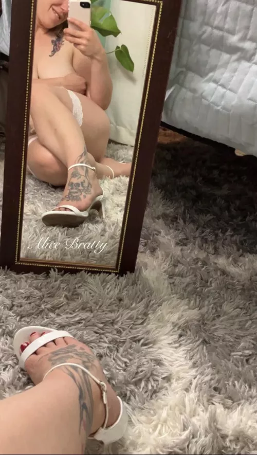 I love to dress in white