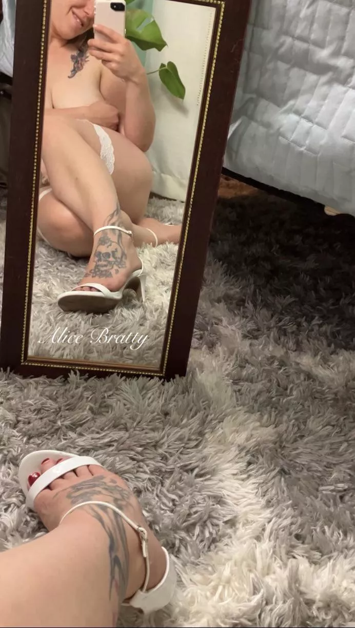 I love to dress in white