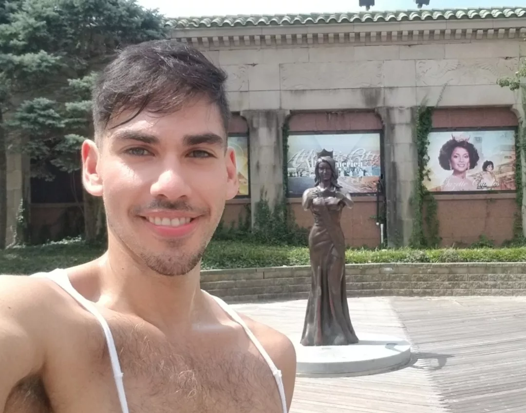 I'm a sucker for anyone woth good taste in jewelry 😜😅🤴🏻😅😜