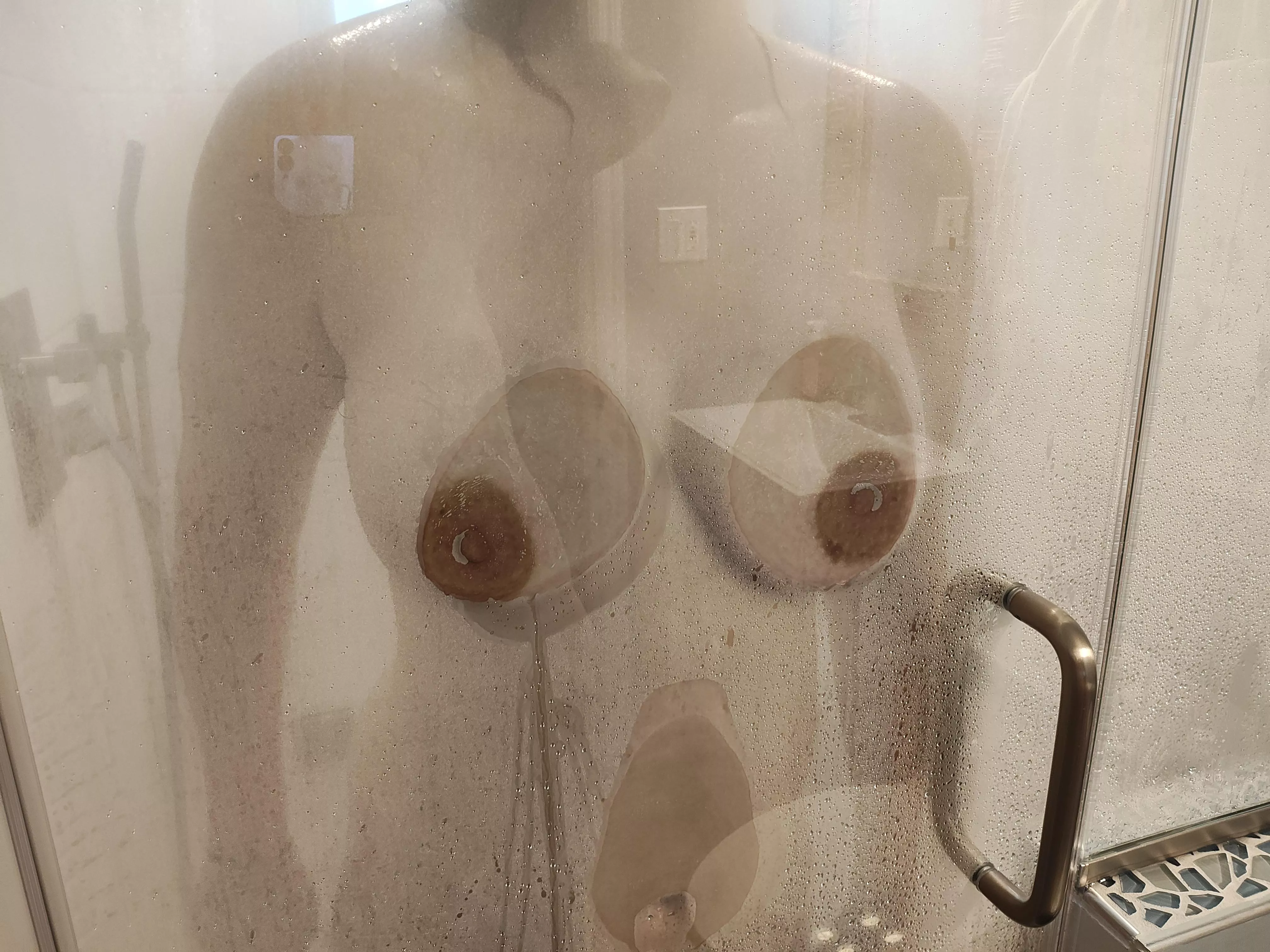 I'm definitely starting to show! I'm definitely starting to show!