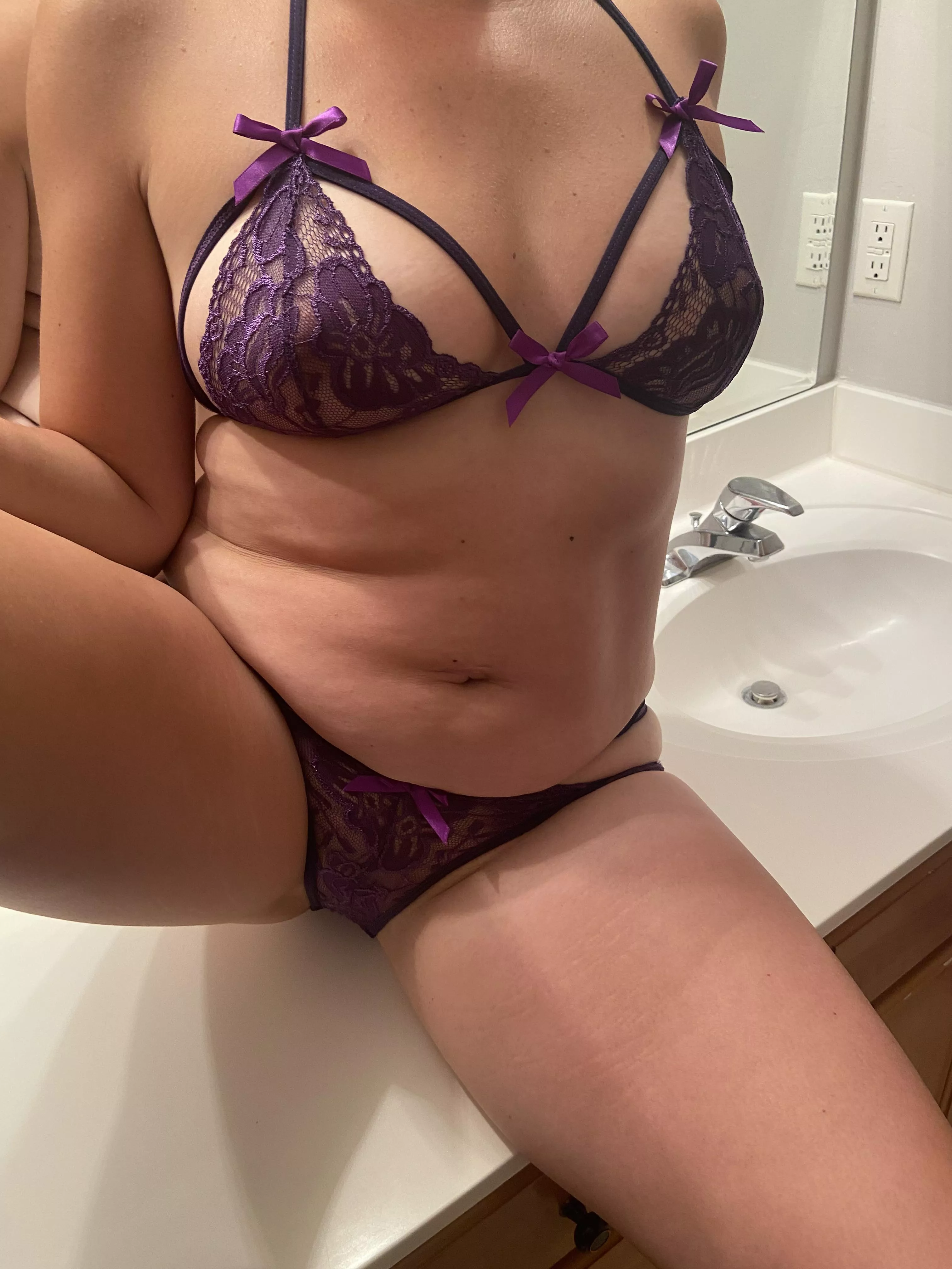 Mom of 4 and married, still have the right curves