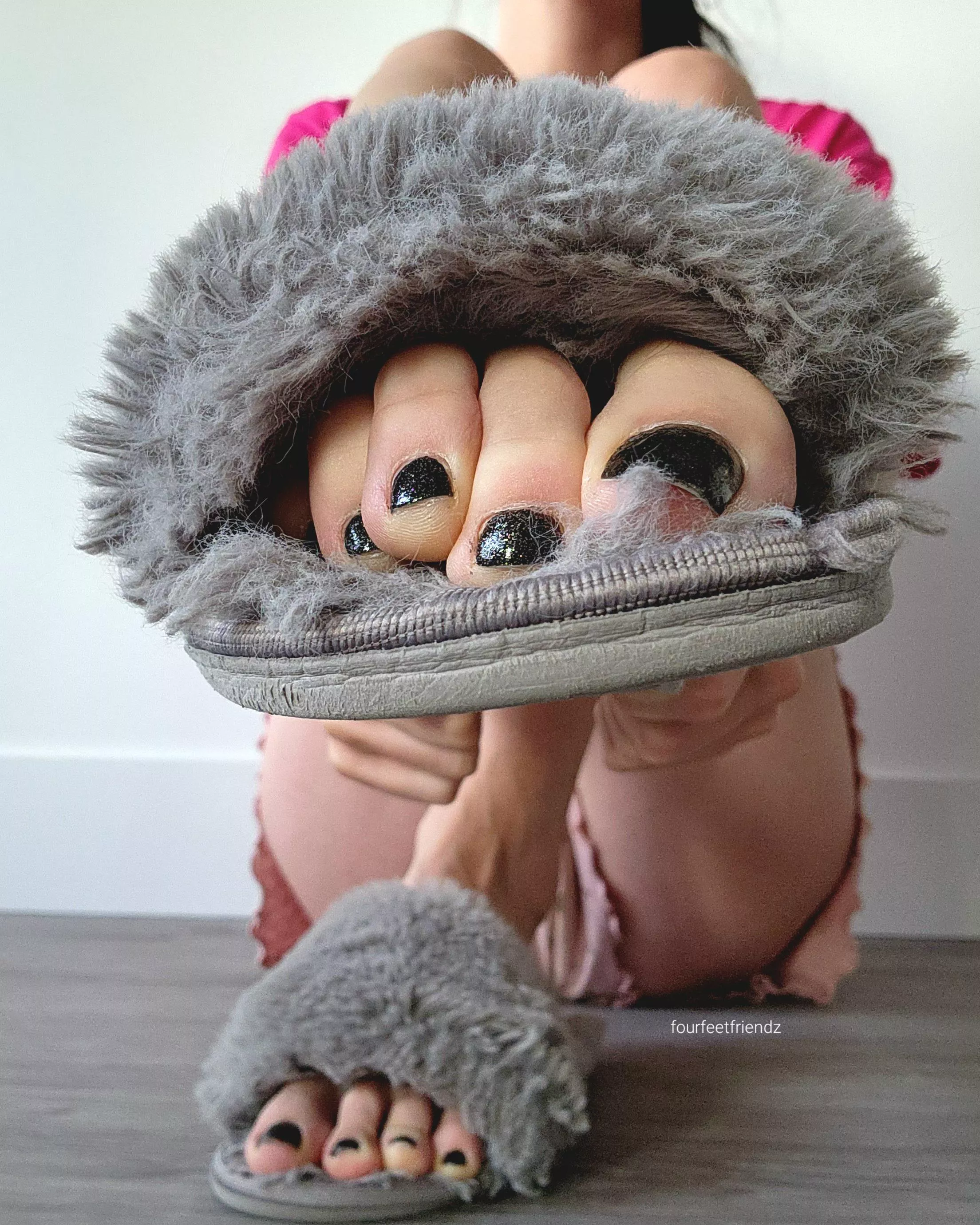 My toes are keeping cozy 🖤