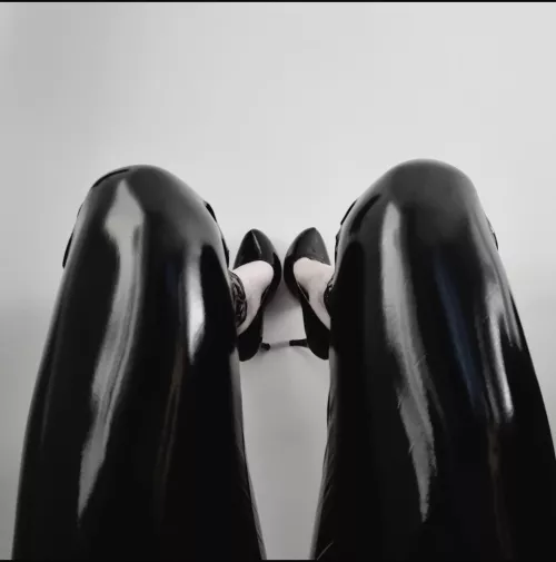 Shiny Leggings and Black Pumps