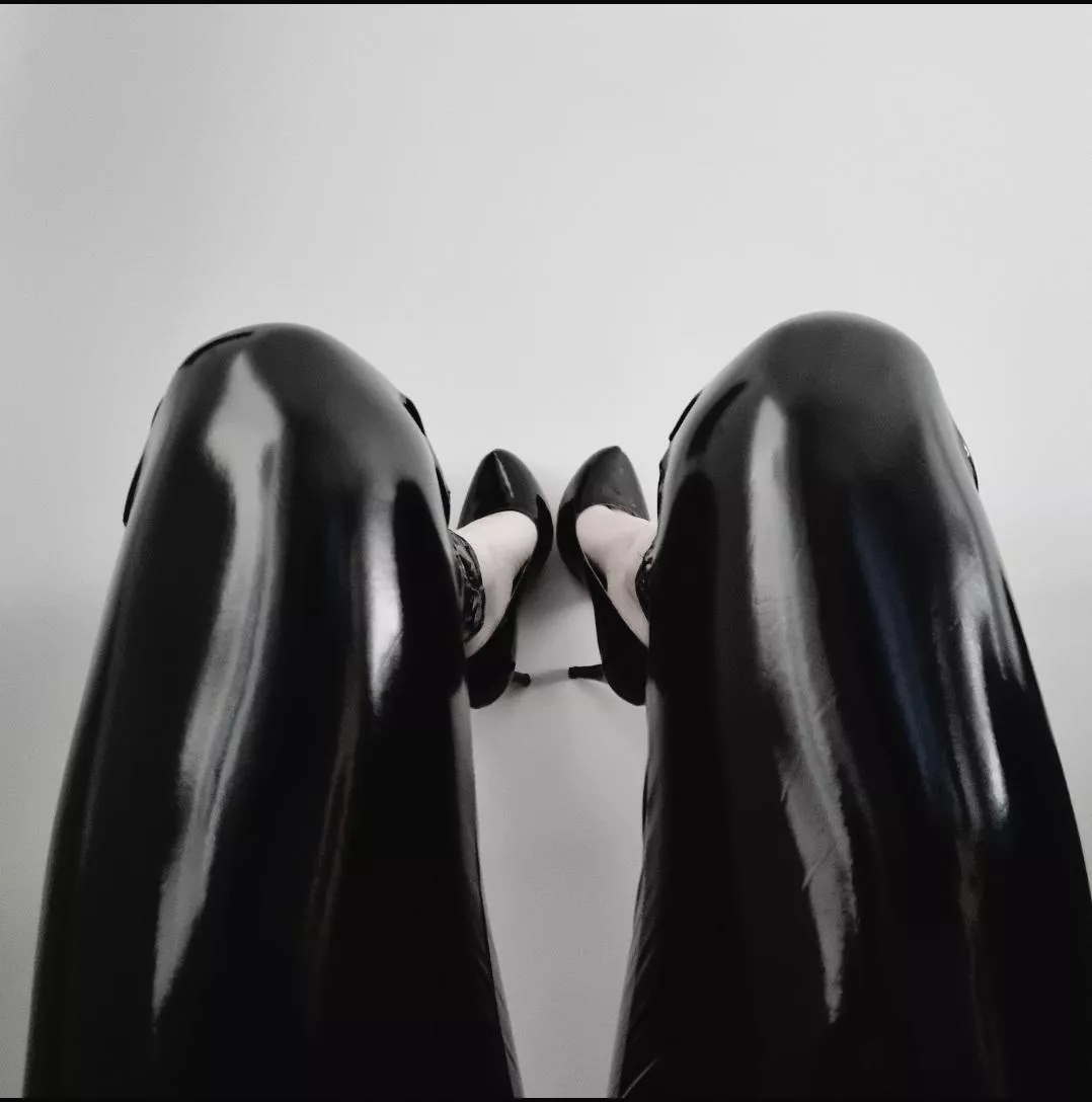 Shiny Leggings and Black Pumps