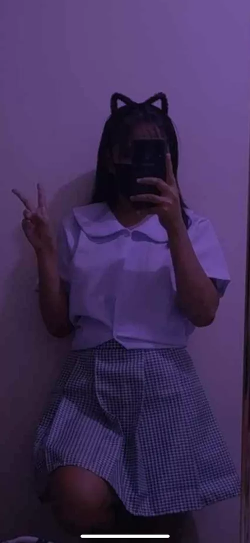 Am I too young, if I’m still in high school 🤭 18f pinay