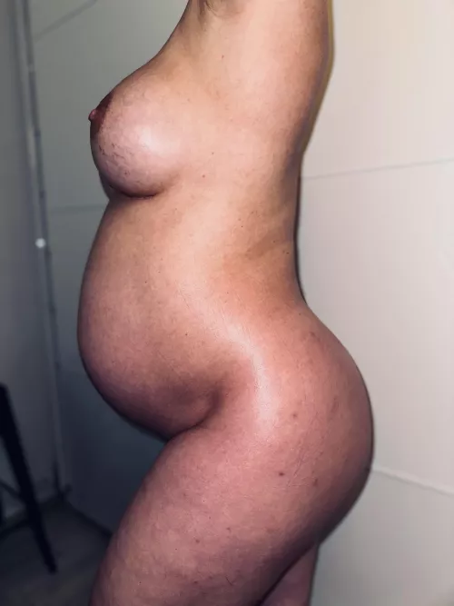 Being pregnant is so sexy 🥵
