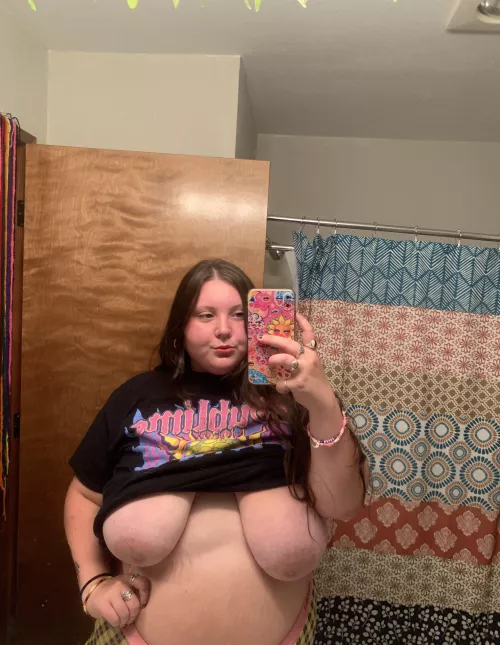 did ur girlfriend send you nudes today or should I?