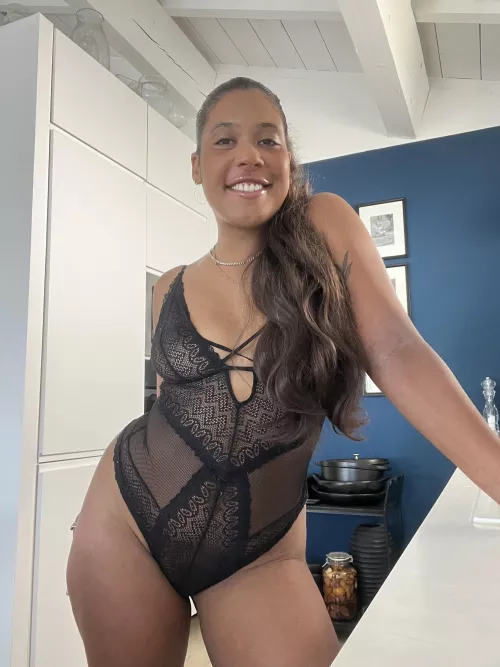 Don't look at the caption silly, look at me.