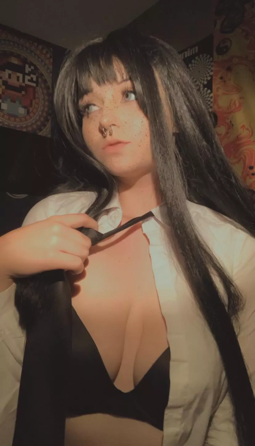 first time posting here, hope you like 21yo leather girls😏