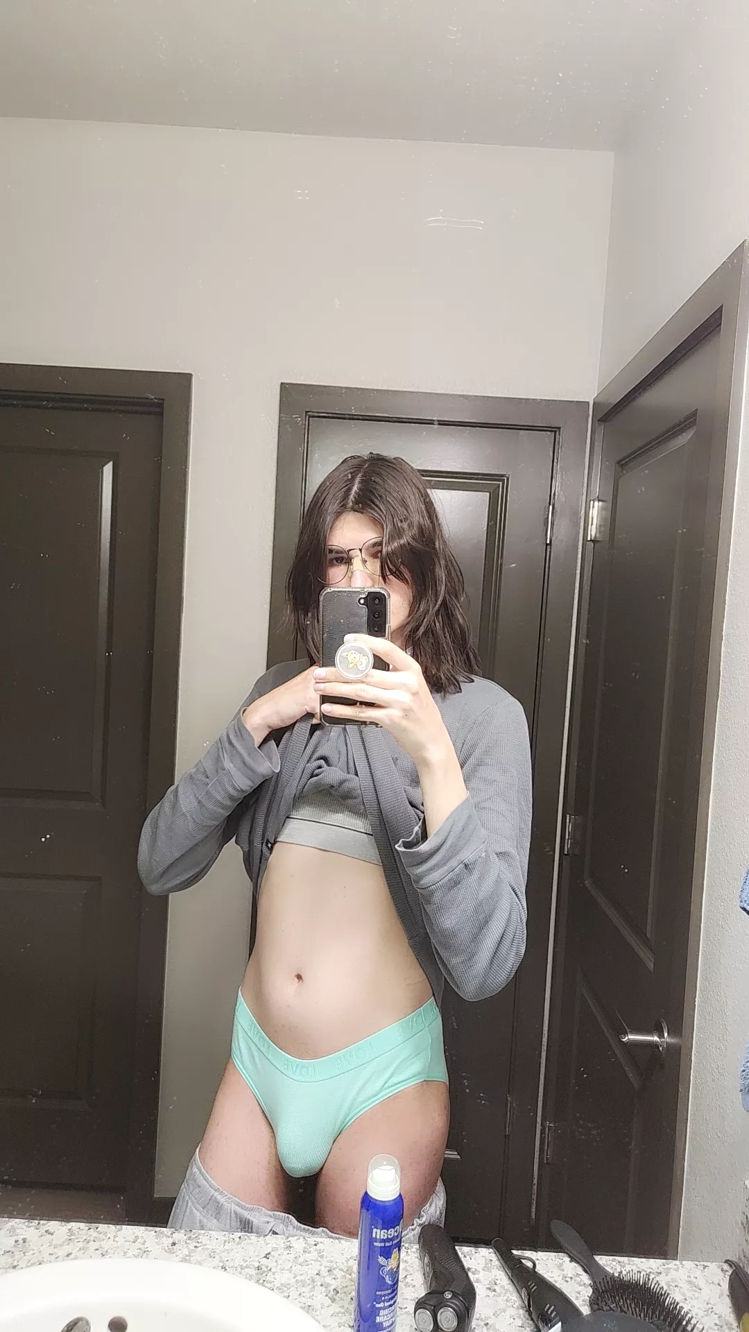 haha i didnt see you staring (^_^;)