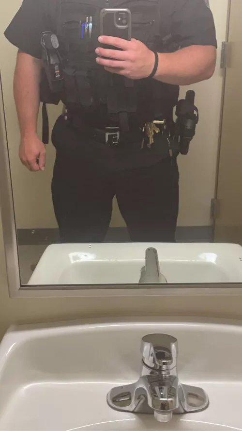 Here for 16 hours, might as well share with you all! I’ll be up all night, feel free to keep your friendly neighborhood LEO company. M4F