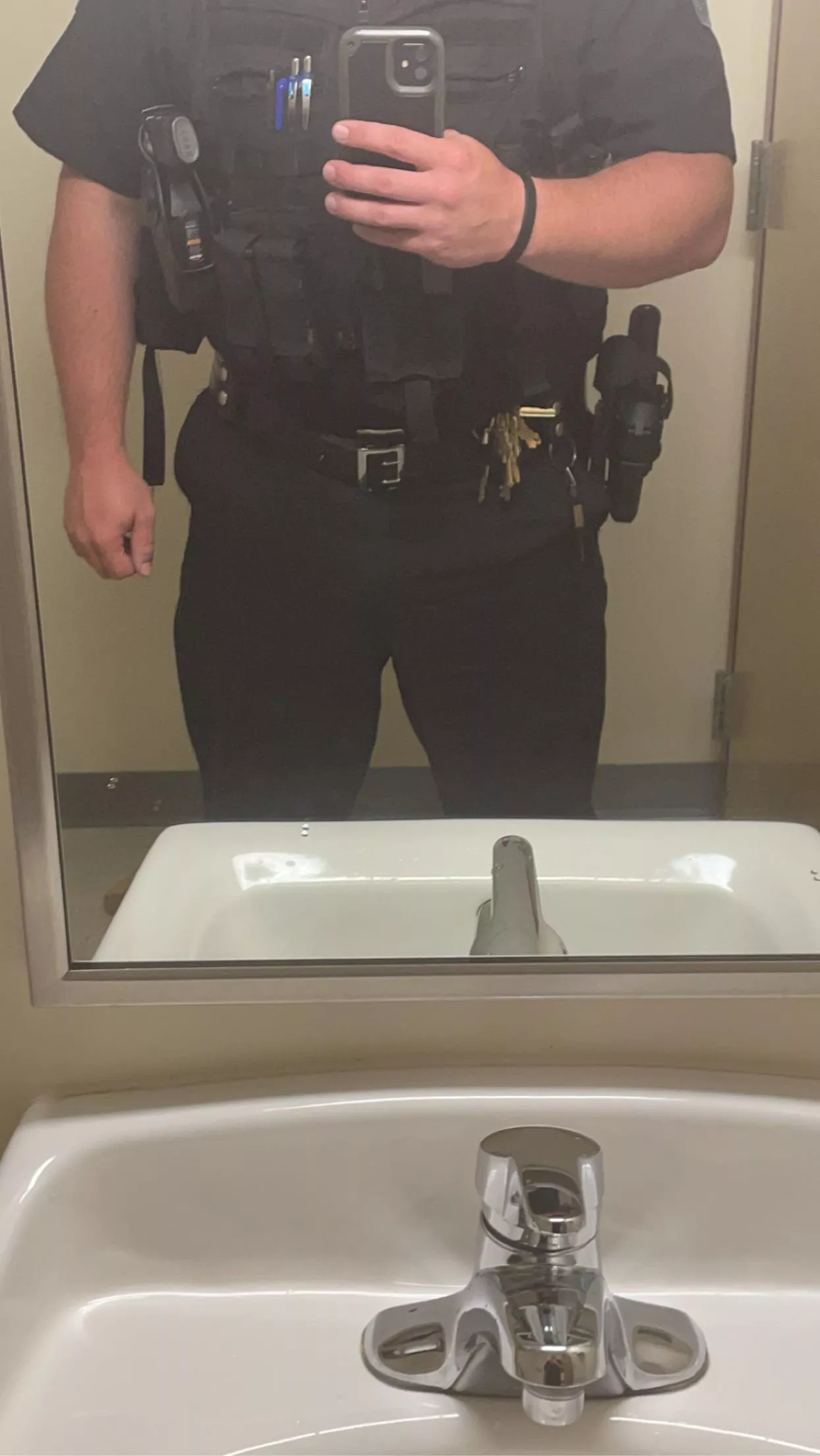 Here for 16 hours, might as well share with you all! I’ll be up all night, feel free to keep your friendly neighborhood LEO company. M4F