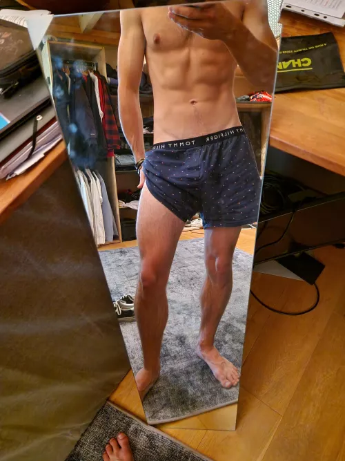 Hi i am a french boy, if you wanna know more about me and my body Come check my New account in the link😘