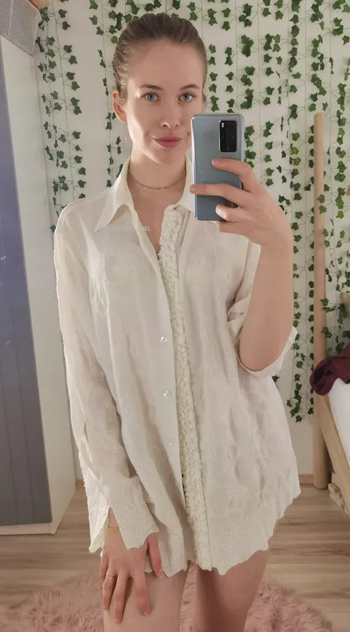 Hi, I'm a little ghost 👻 [F]