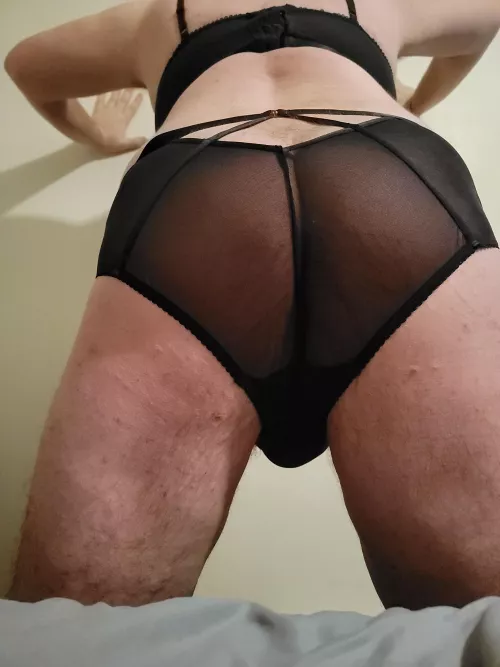 Horny as fuck this morning. Time to be sexy.