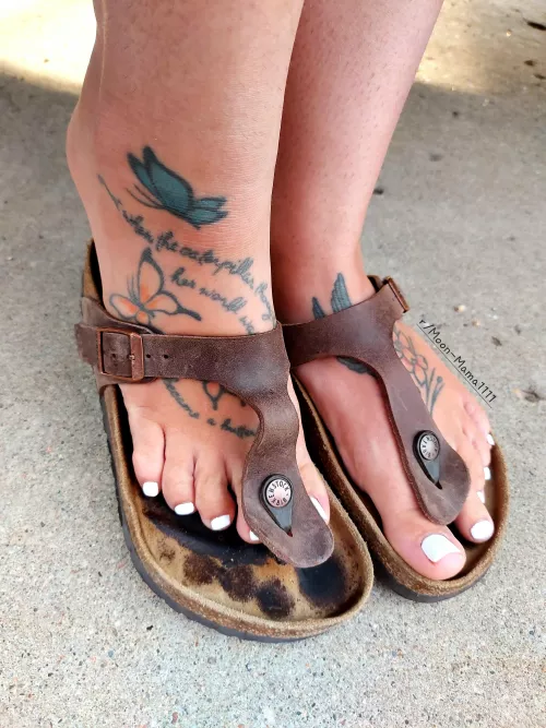 I caught you staring at my toe prints 👣