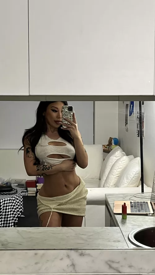 I love non nude mirror selfies