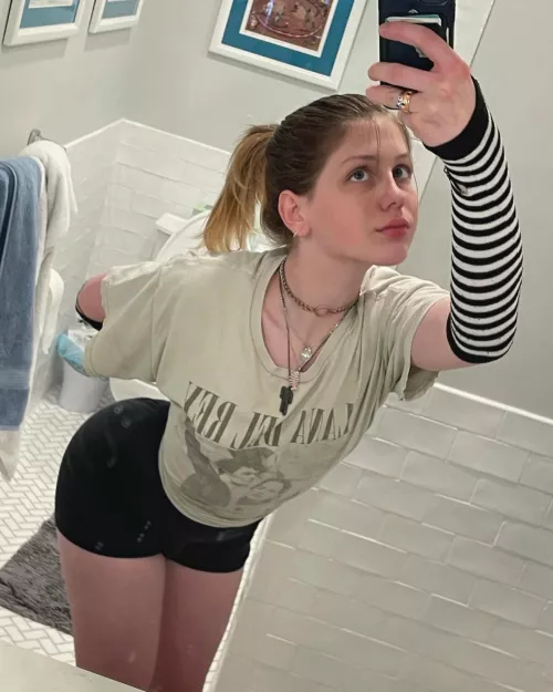 I never wear my hair back, but I kinda like how it looks here ;-;