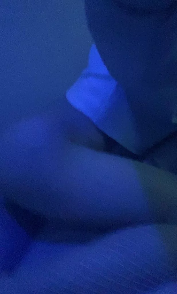 I really want someone to fuck my tight hairless ass rn😘