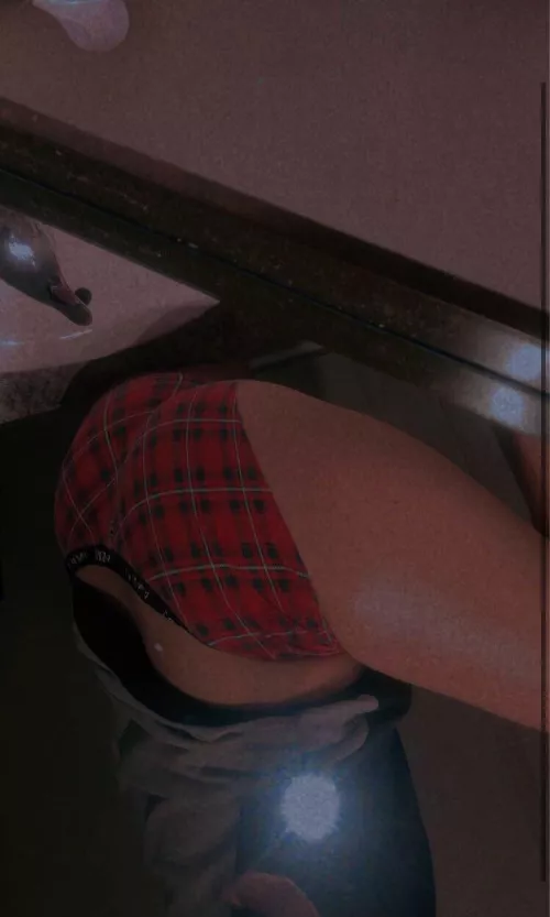 I tell myself I’m straight.. until I’m in a pair of panties 😳