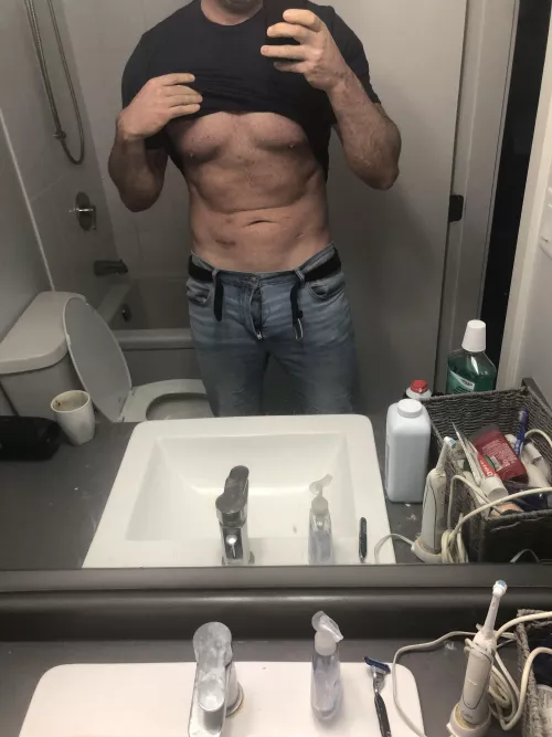I’m in a cut. Is the V coming in? (42). Chat is open