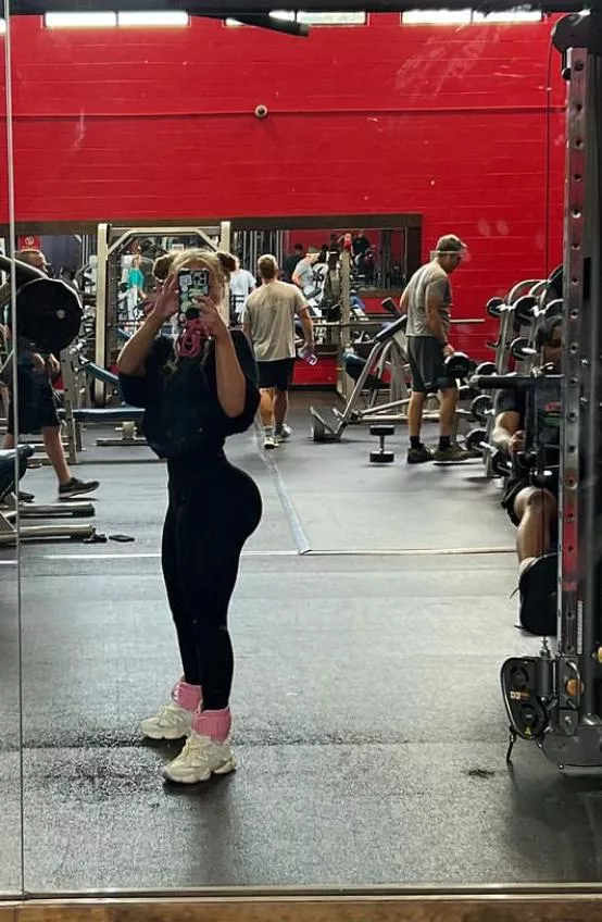 Impossibly curvy Bailey Stewart